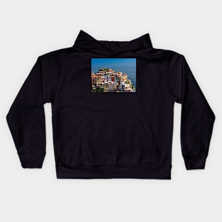 View on the cliff town of Manarola, one of the colorful Cinque Terre on the Italian west coast Kids Hoodie
